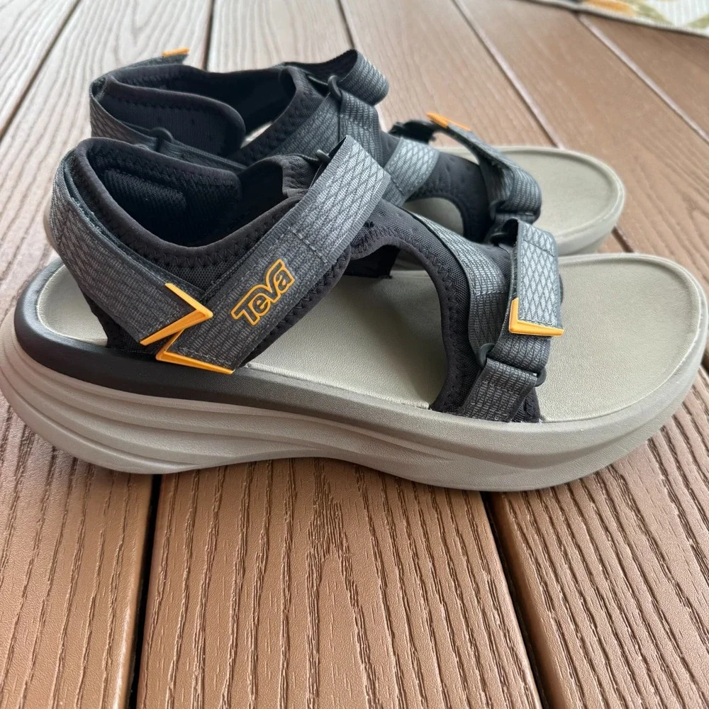 Teva Aventrail R2T Black/Sunflower Trail Running Sandal Mens US Size 11 New